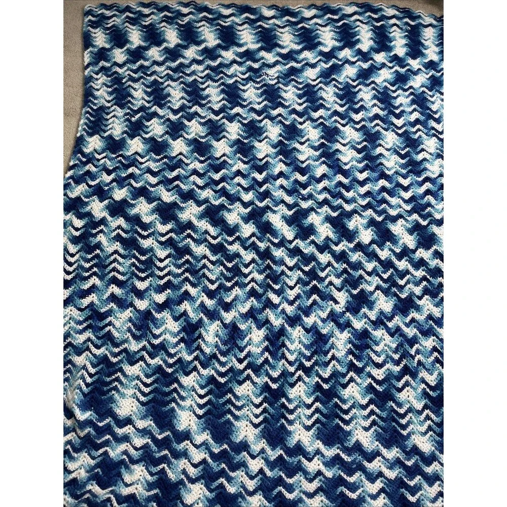 VTG‎ 72x56” Handmade Crochet Throw Blanket Zigzag Afghan/Throw Waves Blue& White